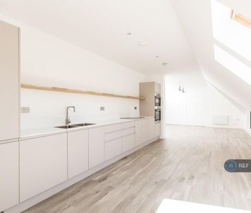 2 bedroom penthouse to rent - Photo 4