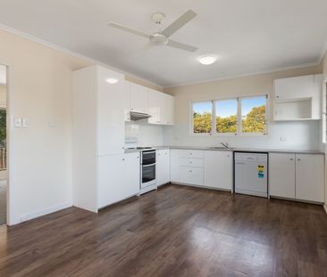 Spacious Family Home in Prime Sadliers Crossing Location! - Photo 5