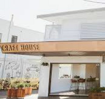 Spacious 4-Bedroom Family Home � Walk to John Flynn Hospital - Photo 3