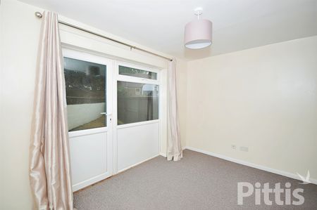 2 bedroom end of terrace house to rent - Photo 2