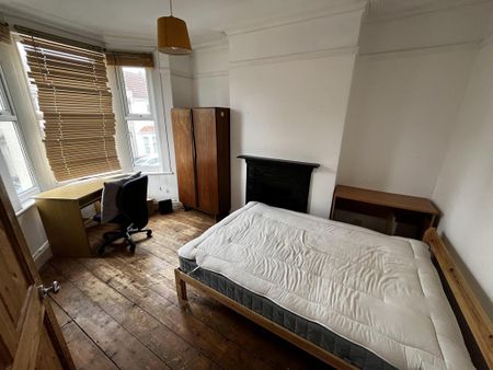 4 bedroom terraced house to rent - Photo 5