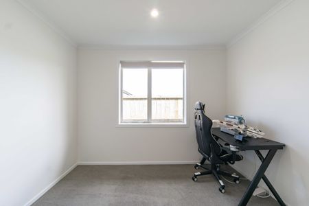 Executive Three Bedroom Home - Photo 5