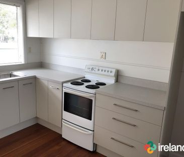 Tidy & Warm Two Bedroom Unit - Photo 2