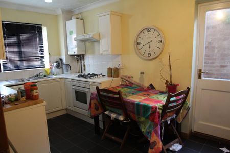2 bedroom semi-detached house to rent - Photo 4
