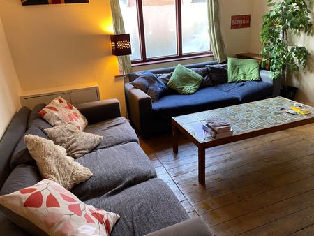 9 Bed Terraced House, Balmoral Road, M14 - Photo 2