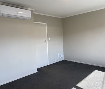 Quite & Cosy 2 Bedroom Home in Silverstream - Rent Negotiable - Photo 1