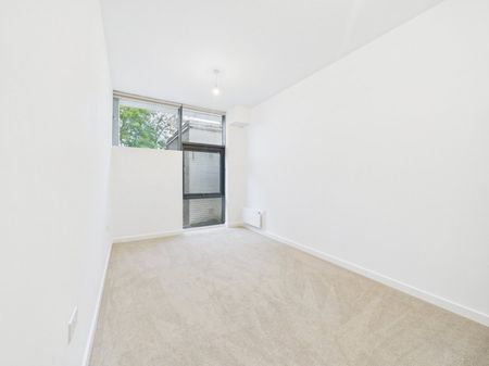 Lakeside East, The Causeway, Staines-Upon-Thames,TW18 - Photo 2