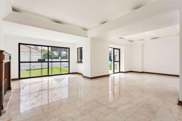7 Bedroom Detached house with swimming pool, Restelo, Lisboa - Photo 1