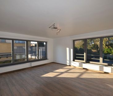 Prachtig gerenoveerd app met 2 slpk + garagebox - Photo 2