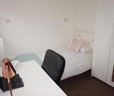 3 bedroom end of terrace house to rent - Photo 4