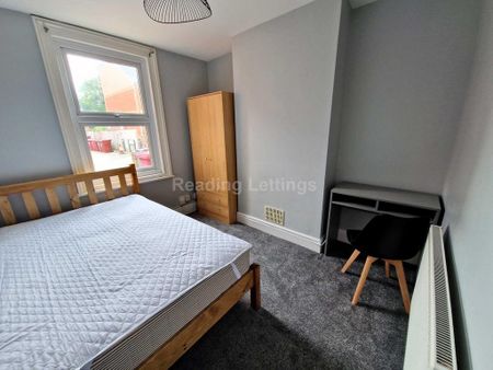4 bedroom terraced house to rent - Photo 5