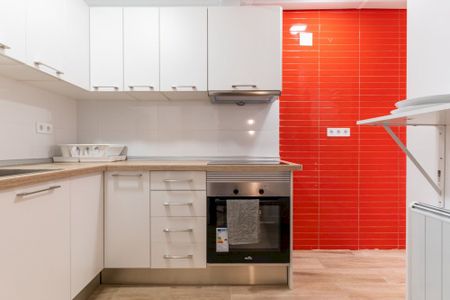 Exterior room on Calle Paseo de Moreras - Photo 5