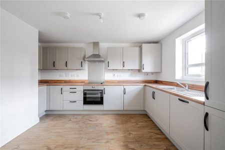 3 bedroom semi-detached house to rent - Photo 4