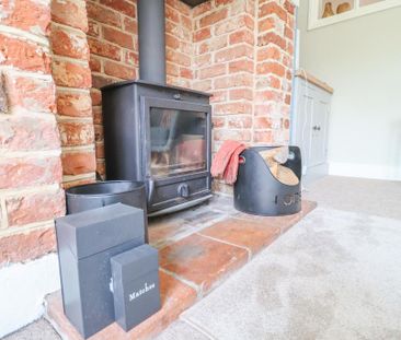 2 bedroom end of terrace house to rent - Photo 1
