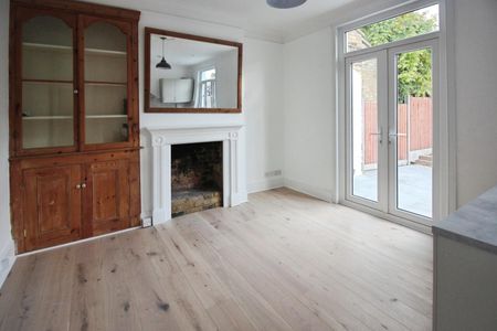 3 bedroom House To Let Total Size: 936 SQ FT - Photo 2