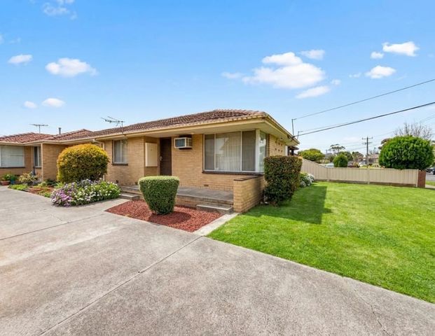Cosy 3-Bedroom Home in a Convenient Location - Photo 1