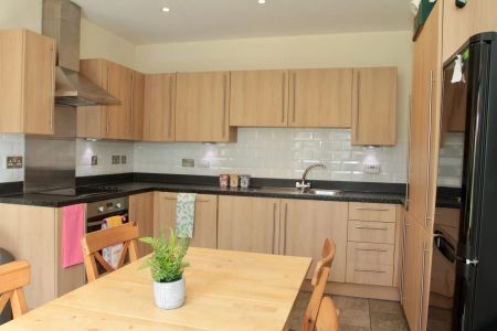 Wheatsheaf Way (4 bed) - Photo 2