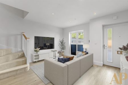 Lanesbourough street, Green park Village, reading - Photo 2