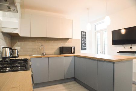 1 bedroom in a house share to rent - Photo 3