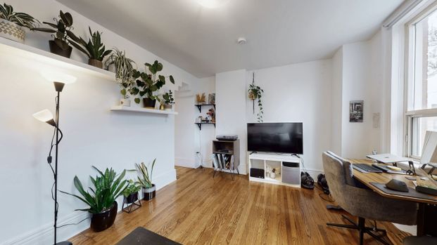 For Lease - 363 Euclid Avenue Unit# Upper, Toronto, Ontario - Photo 1