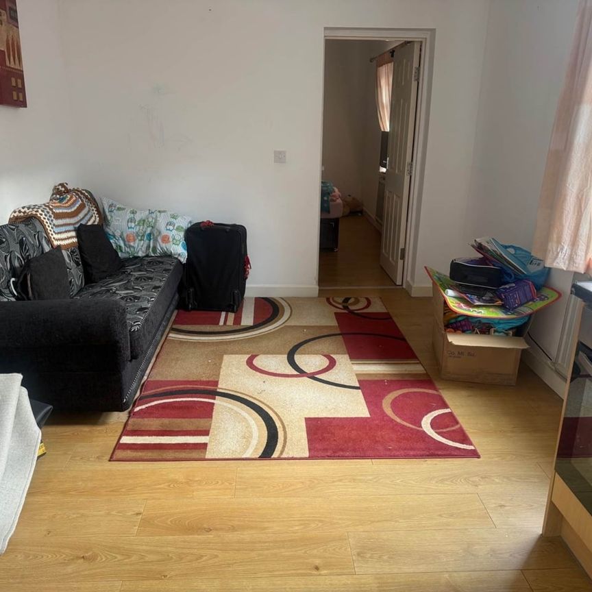 1 Bed Flat, Melton Road, LE4 - Photo 1