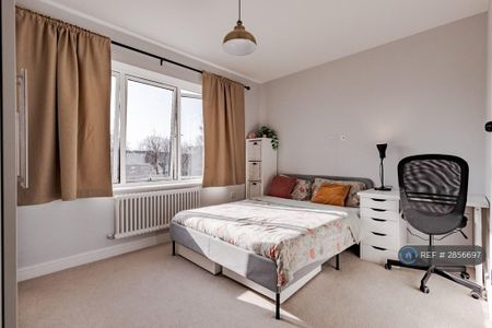 5 bedroom semi-detached house to rent - Photo 5