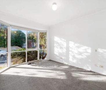 Newly Re-Carpeted 2 Bedroom, 2 Living, With Secure Double Garage To... - Photo 4