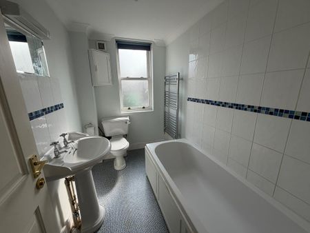 3 bedroom semi-detached house to rent - Photo 5