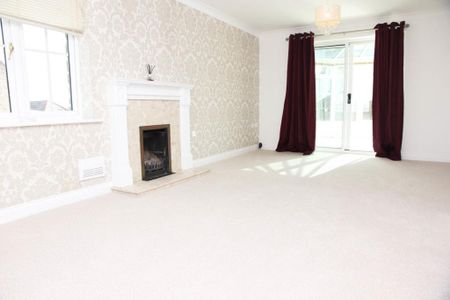 4 bedroom detached house to rent - Photo 2