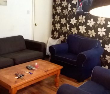 COSY HOUSE SHARE RIGHT BY CITY CENTRE/ASDA/ALL MALES - Photo 2