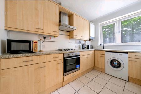 Room in a Shared Flat, Roman Road, E2 - Photo 5