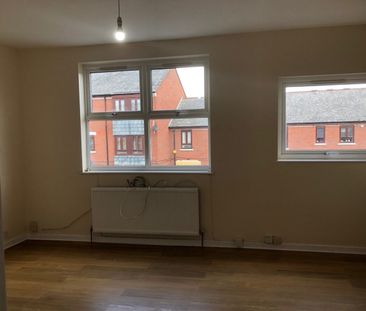 1 Bed Flat, St. Saviours Road, CR0 - Photo 3