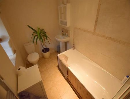 Elnor Lane, Whaley Bridge - Photo 2