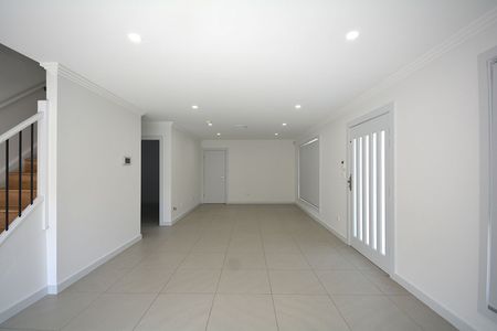 Home For Rent - Photo 4