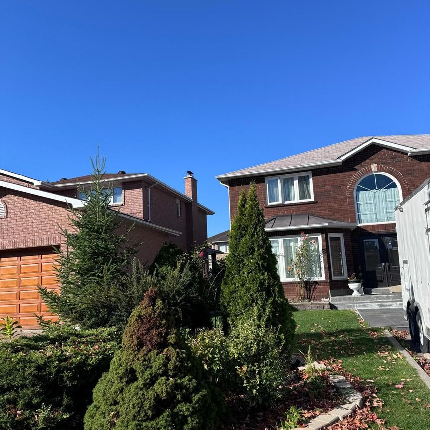 For Lease - 28 piccadilly Road, Richmond Hill, Ontario - Photo 1