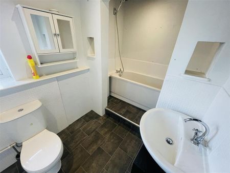 3 bedroom terraced house to rent - Photo 2