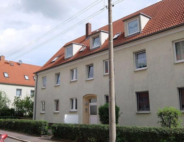 Böhlen - 4-Raum-Familienwohnung mit praktischer Raumaufteilung und Tageslichtbad mit Wanne & Dusche - Foto 1