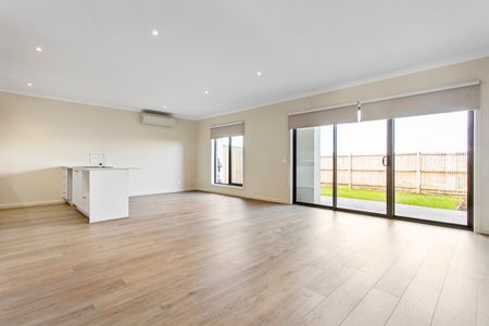 18 Verde Lane, Keysborough VIC 3173 - Townhouse For Rent | Domain - Photo 2