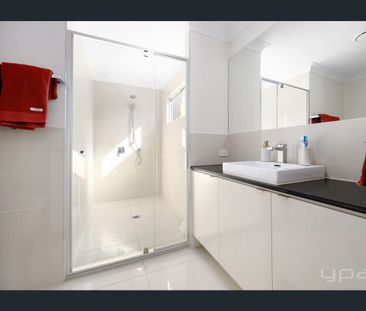 Modern townhome living with fresh upgrades - Photo 5