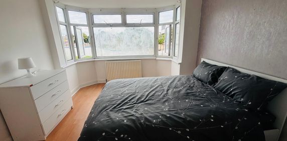 RM4 Upton Road | Edmonton | London | N18 2JU - Photo 2