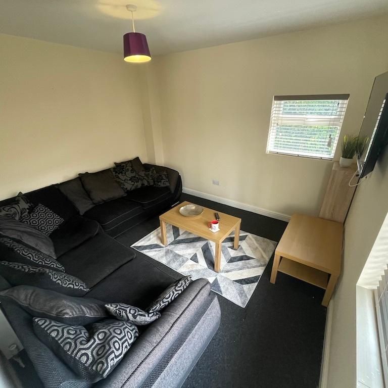 6 bedroom house to rent - Photo 1