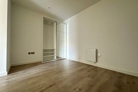 Edinburgh Gate - Photo 2