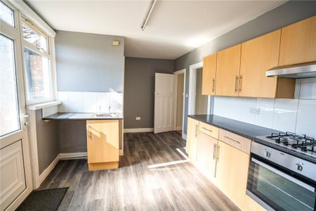 3 bedroom terraced house to rent - Photo 3