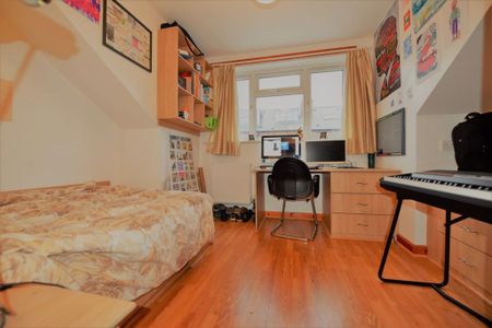 4 bedroom House in Burley Lodge Terrace, Leeds - Photo 2