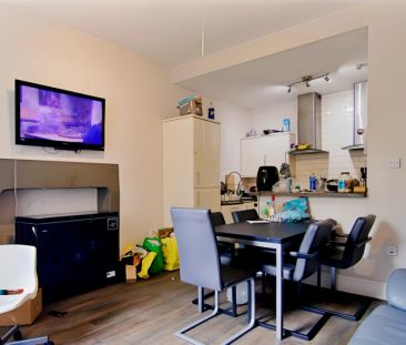 10 Bed 7 Bath - Photo 1