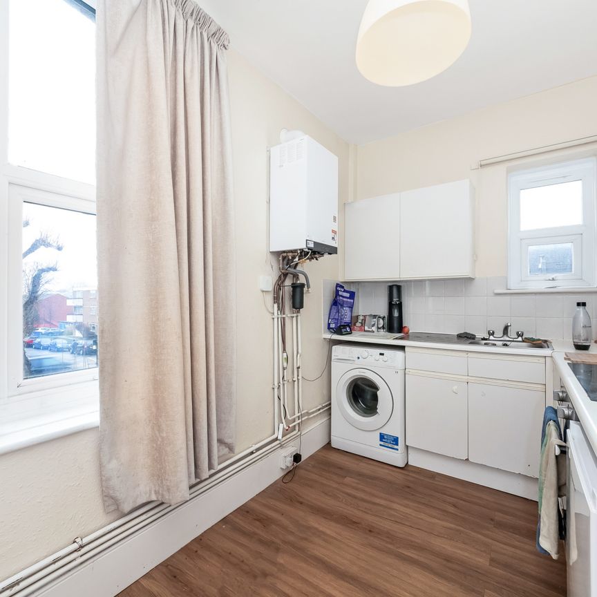 St. Mildreds Road, London, SE12 - Photo 1