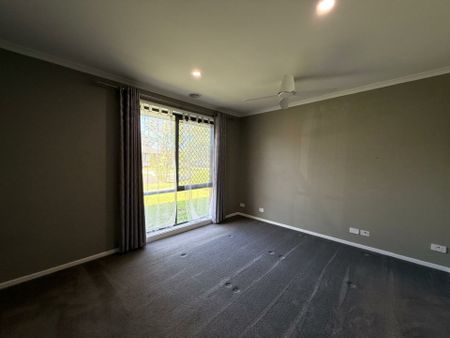 11 Pentland Drive, Narre Warren VIC - Photo 4