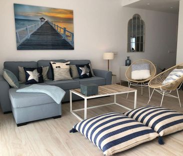 2 room luxury penthouse for rent in Málaga, Spain - Photo 1