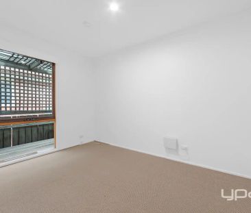 “CHARM, SPACE & CENTRAL LOCATION!” - Photo 6