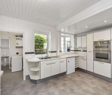 Woodland Drive, Hove, BN3 - Photo 2